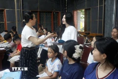 36 học sinh từ các địa phương trong tỉnh Nghệ An có đam mê và năng khiếu với dân ca ví, giặm tham gia lớp truyền dạy. (Ảnh: Bích Huệ/TTXVN)