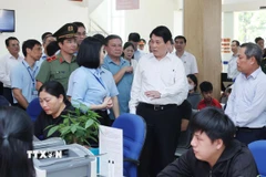 Chủ tịch nước Lương Cường kiểm tra việc vận hành chính quyền hai cấp tại Quảng Ninh. (Ảnh: Lâm Khánh/TTXVN)