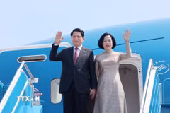 Chủ tịch nước Lương Cường và Phu nhân rời sân bay quốc tế Nội Bài, lên đường thăm cấp Nhà nước Ai Cập và Angola. (Ảnh: Lâm Khánh/TTXVN)