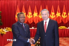 Tổng Bí thư Tô Lâm tiếp Ủy viên Bộ Chính trị Đảng Phong trào Nhân dân Giải phóng Angola (MPLA) Jorge Inocenio Dombolo sang dự Lễ kỷ niệm 50 năm Ngày Giải phóng miền Nam, thống nhất đất nước (Thành phố Hồ Chí Minh, 29/4/2025). (Ảnh: Thống Nhất/TTXVN)