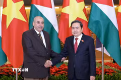 Chủ tịch Quốc hội Trần Thanh Mẫn và Chủ tịch Hạ viện Vương quốc Hashemite Jordan Mazen Turki El Qadi. (Ảnh: Doãn Tấn/TTXVN)