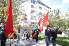 Tổng Bí thư Tô Lâm tại Lễ khánh thành Tượng đài Chủ tịch Hồ Chí Minh trong khuôn viên Đại sứ quán. (Ảnh: Thống Nhất/TTXVN)