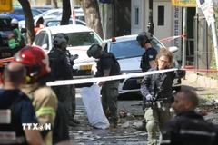 Hiện trường một vụ tấn công của Iran tại Tel Aviv, Israel, ngày 6/3/2026. (Ảnh: THX/TTXVN)