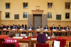 Đoàn đại biểu Đảng Cộng sản Việt Nam làm việc với Viện Kiểm sát tối cao Hungary. (Ảnh: Phương Hoa/TTXVN)