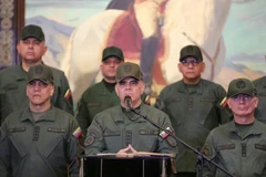 Bộ trưởng Quốc phòng Venezuela Vladimir Padrino (giữa). (Nguồn: AFP)