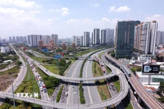 Nút giao Cát Lái trên trục Xa lộ Hà Nội. (Ảnh: Thanh Vũ/TTXVN)