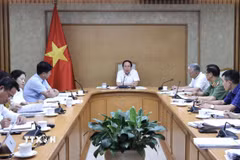 Phó Thủ tướng Lê Tiến Châu chủ trì họp về Hồ sơ chính sách Luật Xử lý vi phạm hành chính (sửa đổi). (Ảnh: Lâm Khánh/TTXVN)