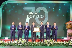 Công ty Cổ phần Thực phẩm Xuất khẩu Đồng Giao được tặng Bằng khen của Chủ tịch UBND tỉnh Ninh Bình vì đã có thành tích xuất sắc trong hoạt động sản xuất, kinh doanh. (Ảnh: Thùy Dung/TTXVN)