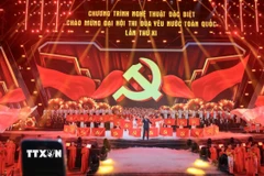 Tiết mục văn nghệ biểu diễn tại chương trình. (Ảnh: Hoàng Hiếu/TTXVN)