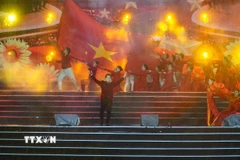 Các tiết mục văn nghệ đặc sắc được trình diễn tại Quảng trường Tam Thắng-điểm cầu phường Vũng Tàu, Thành phố Hồ Chí Minh. (Ảnh: Huỳnh Sơn/TTXVN)