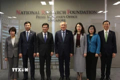 Phó Thủ tướng Thường trực Chính phủ Nguyễn Hòa Bình và ông Vương Thụy Kiệt cùng các đại biểu dự buổi hội kiến. (Ảnh: TTXVN phát)