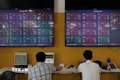 Áp lực chốt lời gia tăng, VN-Index lùi về mốc 1.856 điểm