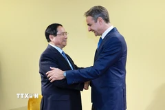 Thủ tướng Phạm Minh Chính gặp Thủ tướng Hy Lạp Kyriakos Mitsotakis. (Ảnh: Dương Giang/TTXVN)