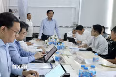 Phó Thủ tướng Hồ Quốc Dũng làm việc với Công ty TNHH Real-Time Robotics, Thành phố Hồ Chí Minh. (Ảnh: Xuân Anh/TTXVN)