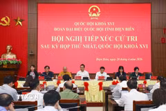 Phó Thủ tướng Nguyễn Văn Thắng cùng Đoàn đại biểu Quốc hội tỉnh Điện Biên tiếp xúc cử tri sau Kỳ họp thứ nhất, Quốc hội khóa XVI. (Ảnh: Xuân Tư/TTXVN)