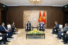 Tổng Bí thư, Chủ tịch nước Tô Lâm tiếp đồng chí Athsaphangthong Siphandone, Ủy viên Trung ương Đảng, Bí thư Thành ủy, Chủ tịch Hội đồng Nhân dân thủ đô Vientiane, Lào. (Ảnh: Thống Nhất/TTXVN)