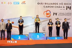 Yến Sinh trên bục nhận huy chương nội dung carom 3 băng nữ tại giải billiards vô địch carom châu Á 2026. (Ảnh: Trung Tuyến/TTXVN)