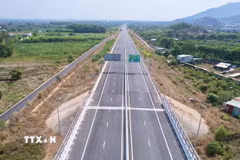 Một đoạn trên cao tốc Biên Hòa-Vũng Tàu đã hoàn thành. (Ảnh: Công Phong/TTXVN)
