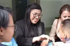 Phu nhân Thủ tướng giao lưu, tặng quà các em nhỏ ở Trung tâm Dona Meca