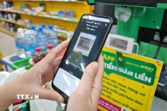 Thanh toán không dùng tiền mặt. (Ảnh: Nguyễn Thành/TTXVN)