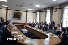 Phó Thủ tướng Chính phủ Lê Thành Long tiếp Thống đốc tỉnh Osaka Yoshimura Hirofumi. (Ảnh: TTXVN)