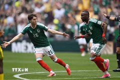 Julian Quinones (số 16) đi vào lịch sử World Cup. (Ảnh: THX/TTXVN)