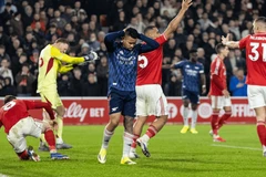 Arsenal lỡ cơ hội gia tăng khoảng cách với Man City.