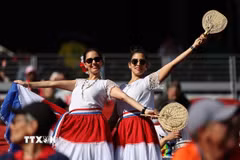 Niềm vui của các cổ động viên đội tuyển Paraguay. (Ảnh: THX/TTXVN)