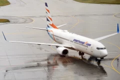 Hãng hàng không Smartwings cũng điều động thêm 8 chuyến bay tới Oman để hỗ trợ hành khách đang mắc kẹt.