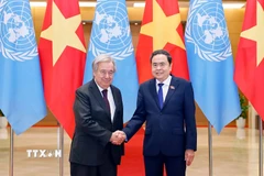 Chủ tịch Quốc hội Trần Thanh Mẫn và Tổng Thư ký Liên hợp quốc António Guterres. (Ảnh: Doãn Tấn/TTXVN)