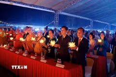 Các đại biểu tham dự Lễ hội Đại đoàn kết tri ân, tưởng niệm các Anh hùng Liệt sỹ Lào-Việt Nam. (Ảnh: Văn Phiên/TTXVN)