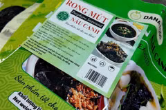 Cơ quan chức năng đã thu giữ hơn 7.000 sản phẩm rong biển khô các loại cùng hàng chục nghìn vỏ bao bì, nguyên, vật liệu phục vụ sản xuất hàng giả.