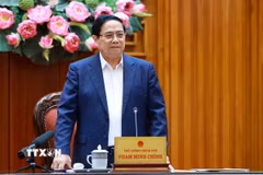 Thủ tướng Phạm Minh Chính làm việc với lãnh đạo Bộ Quốc phòng về phát triển công nghiệp quốc phòng. (Ảnh: Dương Giang/TTXVN)