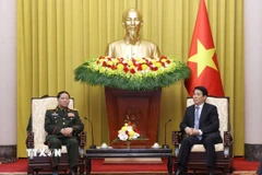 Chủ tịch nước Lương Cường tiếp Chủ nhiệm Tổng cục Chính trị Quân đội Nhân dân Lào Vongsone Inpanphim. (Ảnh: Lâm Khánh/TTXVN)