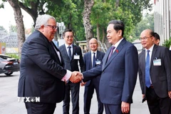 Chủ tịch Quốc hội Trần Thanh Mẫn đón Chủ tịch Quốc hội New Zealand Gerry Brownlee. (Ảnh: Doãn Tấn/TTXVN)