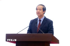 Ông Nguyễn Kim Sơn, Ủy viên Trung ương Đảng, Bộ trưởng Bộ Giáo dục và Đào tạo trả lời câu hỏi của phóng viên các cơ quan thông tấn, báo chí. (Ảnh: Phạm Kiên/TTXVN)