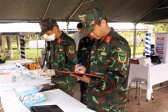 Quy trình thực hiện công tác lấy mẫu hài cốt liệt sỹ chưa được xác định thông tin được thực hiện chặt chẽ, khoa học và an toàn tuyệt đối. (Ảnh: Xuân Khu/TTXVN)