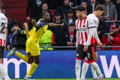 Union Saint Gilloise (áo vàng) tạo nên địa chấn ngay lần đầu thi đấu tại Champions League.