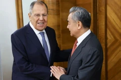 Ngoại trưởng Nga Sergei Lavrov và người đồng cấp Trung Quốc Vương Nghị. (Nguồn: AFP)