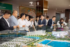 Nhiều nhà đầu tư miền Bắc đổ về Thành phố Hồ Chí Minh “săn tìm” bất động sản khu Đông, đón đầu làn sóng bứt tốc của hạ tầng.