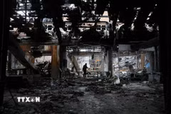 Cảnh đổ nát sau cuộc tấn công tại Iran. (Ảnh: THX/TTXVN)