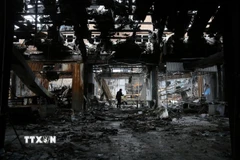 Cảnh đổ nát sau cuộc tấn công tại Tehran, Iran. (Ảnh: THX/TTXVN)