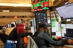 Hoạt động tại sàn giao dịch chứng khoán New York, Mỹ. (Ảnh: THX/TTXVN)