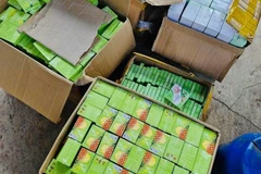 Công an Tây Ninh triệt xóa đường dây buôn bán thực phẩm chức năng giả. (Ảnh: TTXVN phát)