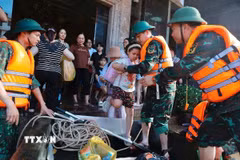 Cứu hộ giúp nhân dân vùng ngập lụt tỉnh Thái Nguyên, hồi tháng 11/2025. (Ảnh minh họa: Minh Quyết/TTXVN)