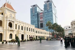 Bên ngoài tòa nhà Trụ sở Hội đồng Nhân dân-Ủy ban Nhân dân Thành phố Hồ Chí Minh. (Ảnh: Mỹ Phương/TTXVN)