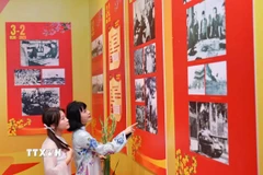 Công chúng thêm hiểu và tự hào về Đảng quang vinh, về Bác Hồ kính yêu, về Tổ quốc Việt Nam yêu dấu. (Ảnh: Thanh Tùng/TTXVN)