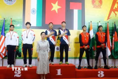 Việt Nam xếp thứ nhất toàn đoàn với 46 huy chương các loại. (Ảnh: Trần Trang/TTXVN)