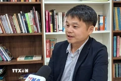 Ông Lương Thế Huân, kỹ sư cao cấp tại công ty kỹ thuật và công trình Toyo Malaysia Á trả lời phỏng vấn phóng viên TTXVN tại Malaysia. (Ảnh: Thành Trung/TTXVN)