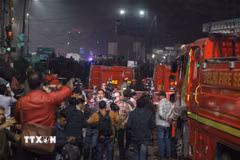 Hiện trường vụ nổ gần Pháo đài Đỏ ở New Delhi, Ấn Độ, ngày 10/11/2025. (Ảnh: THX/TTXVN)